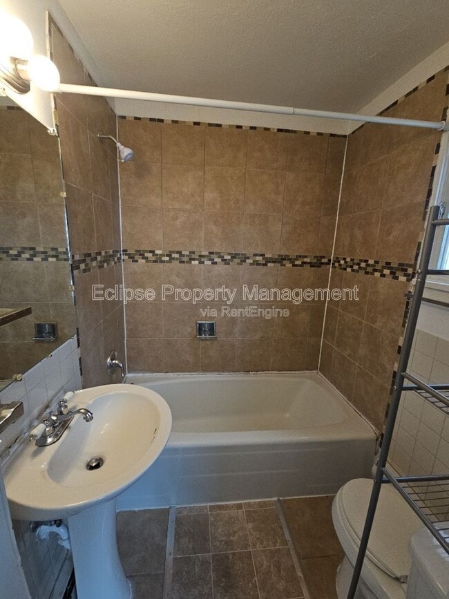 Building Photo - 715 3rd St