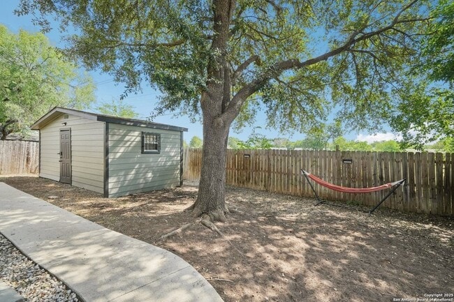 Building Photo - 10609 Starcrest Dr
