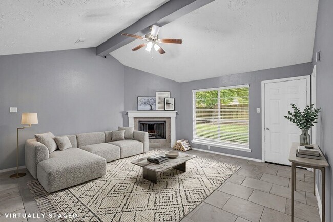 Building Photo - 13915 Old Village Ln