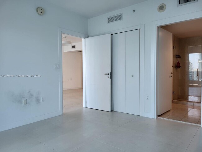 Building Photo - 200 Biscayne Blvd Way
