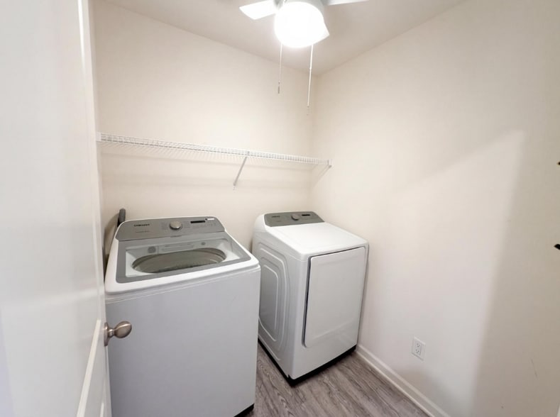 Building Photo - 1093 Sunset Ave