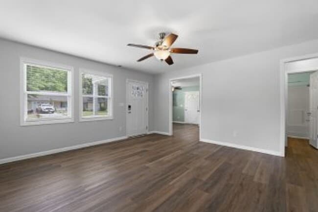 Building Photo - 629 Walnut Dr