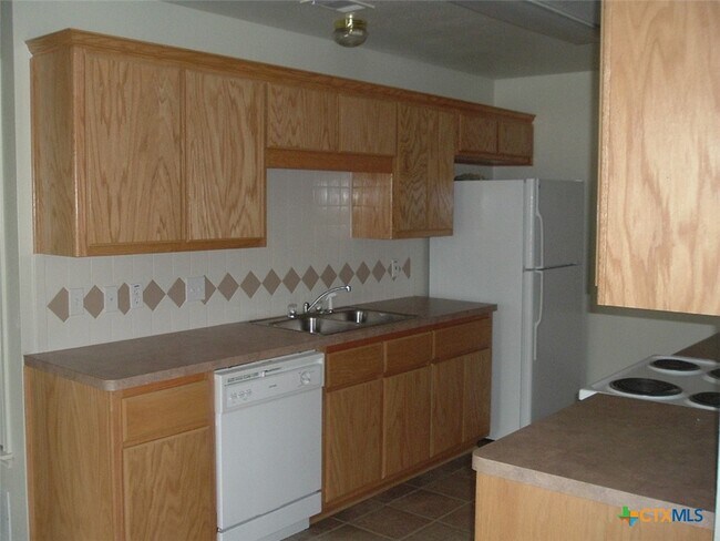 Building Photo - 319 Janelle Dr
