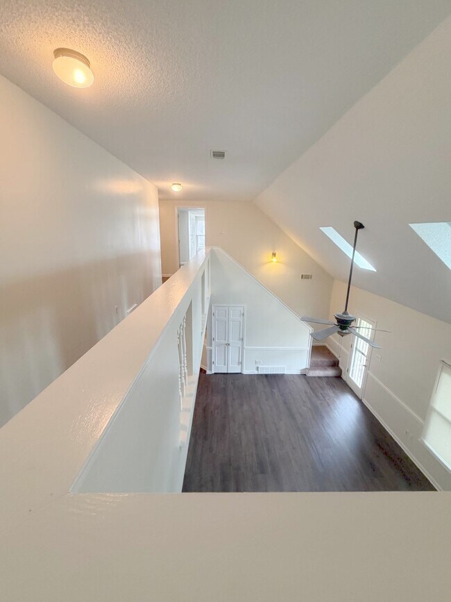 Building Photo - 7472 Hedgington Dr