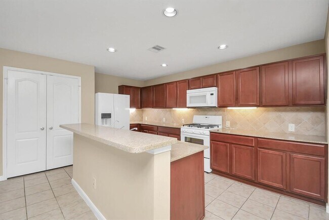 Building Photo - 16506 Lanesborough Dr