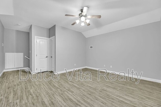 Building Photo - 10613 N 24th St