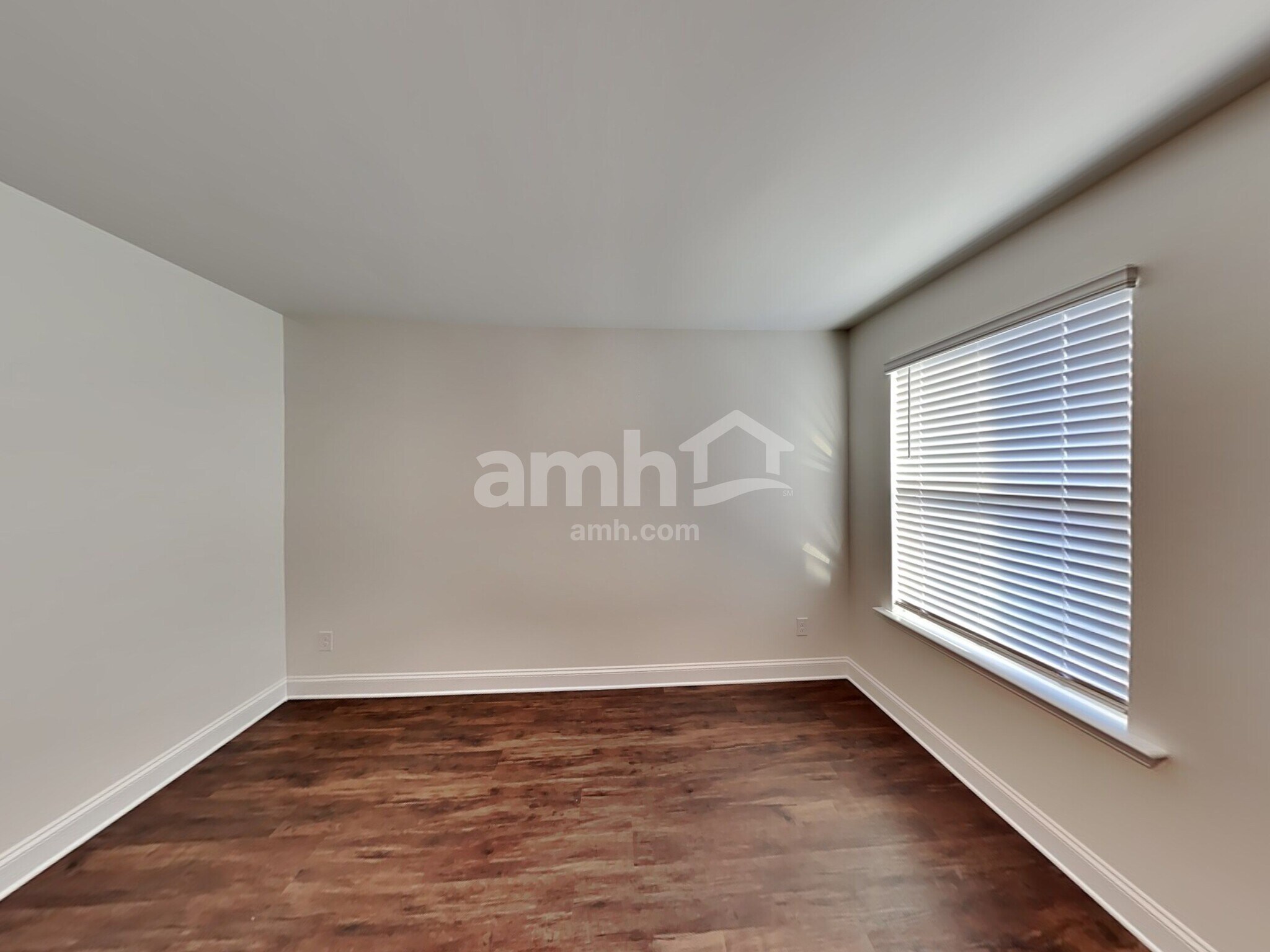 Building Photo - 572 Rivermist Dr