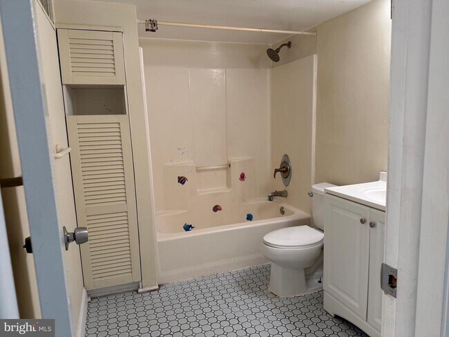 Building Photo - 5206 Easton Dr