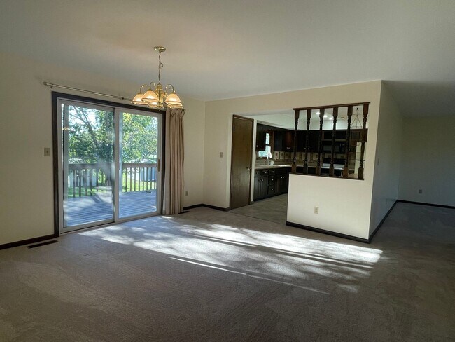 Building Photo - Baker Woods Home!