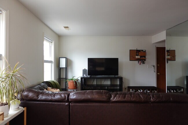 Building Photo - 2001 Fort Davis St SE