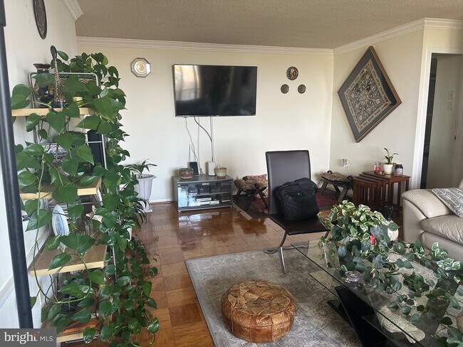 Building Photo - 2500 N Van Dorn St