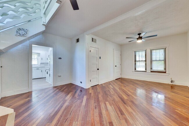 Building Photo - 920 E 46th St