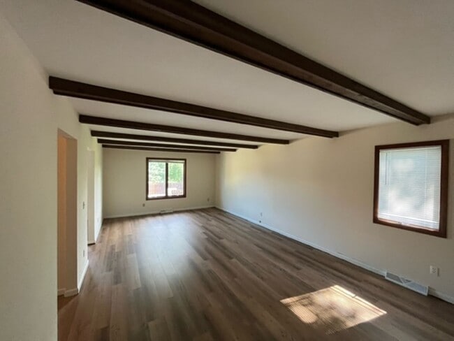 Building Photo - 455