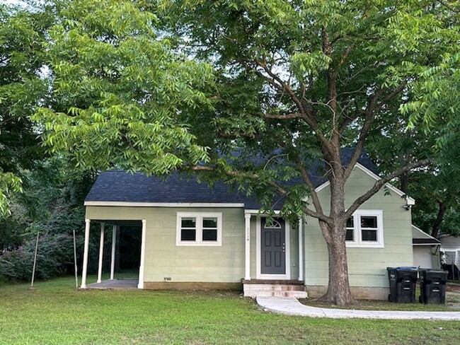 Primary Photo - 1114 Commerce- House **COMING SOON**