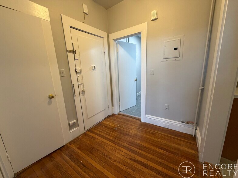 Building Photo - 84 New Whitney St