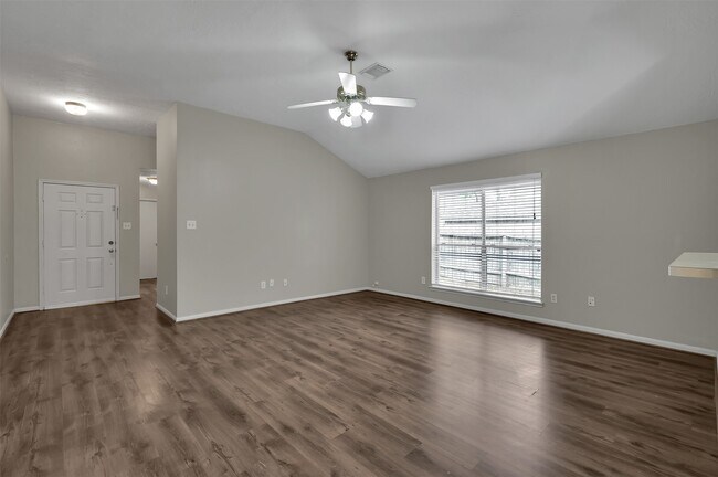 Building Photo - 318 Paradise Ln