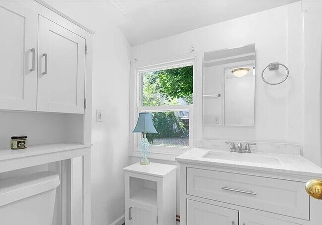 Building Photo - 3705 Burchfield Dr