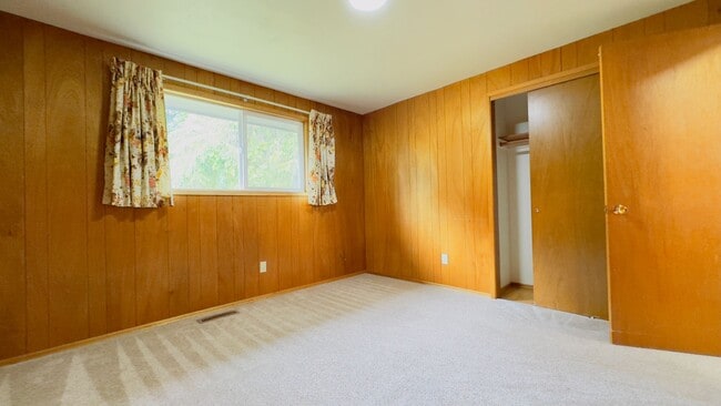 Building Photo - Air Conditioned 3 Bedroom Fully Fenced Yard in the Heart of Lacey - Available Now.