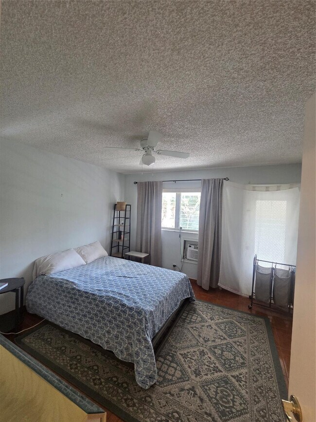 Building Photo - 2000 NE 51st Ct