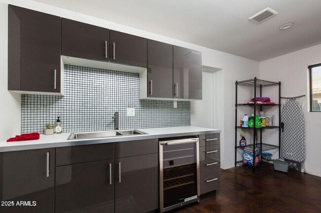 Building Photo - 5002 N 38th Pl