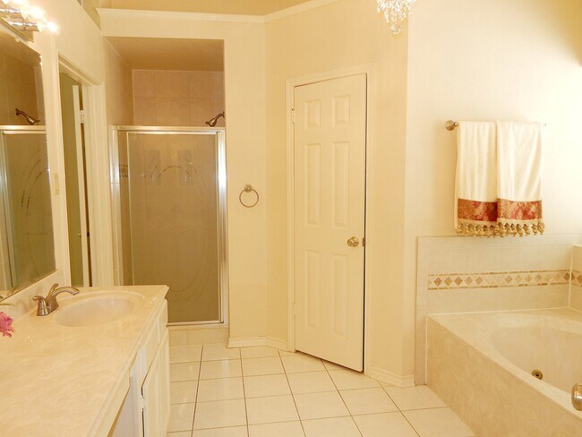 Building Photo - 16611 Colony Terrace Dr