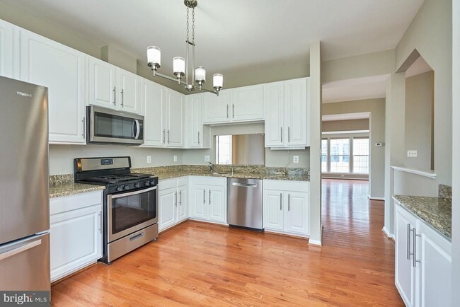 Building Photo - 4100 Fountainside Ln