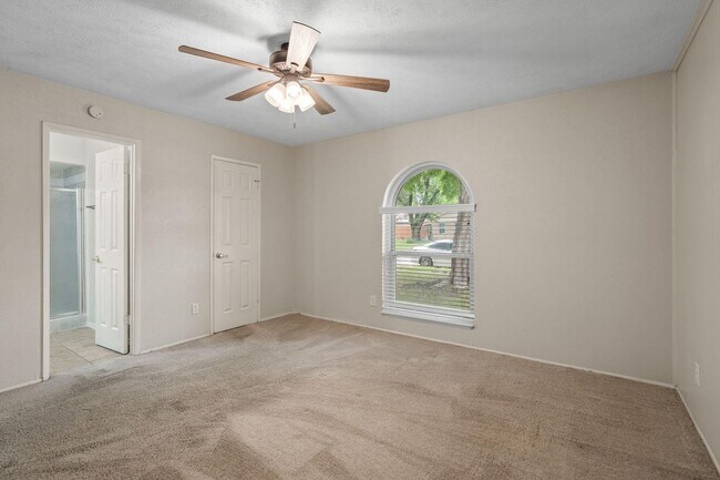 Building Photo - 5061 Amhurst Ln