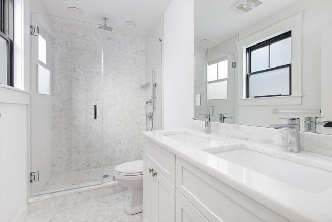 Building Photo - 229 E Eagle St