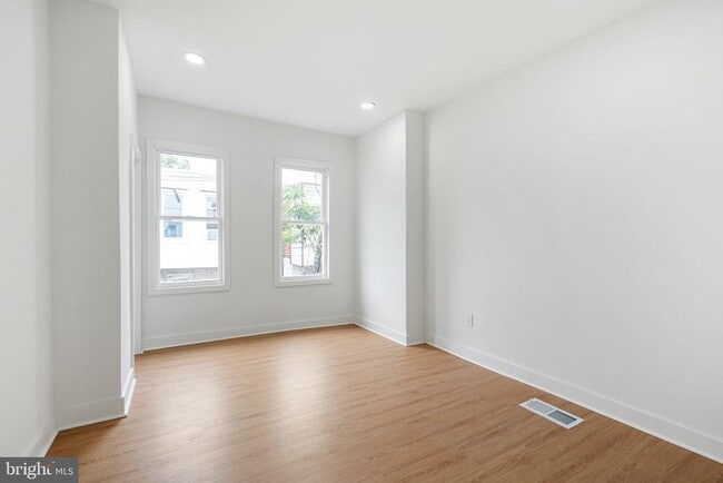 Building Photo - 2117 S Alden St