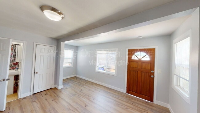 Building Photo - 2954 1/2 Webster Avenue