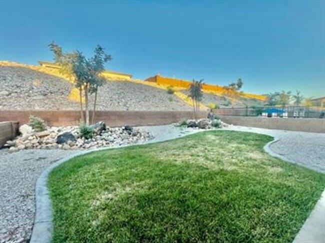 Building Photo - Beautiful 4-Bedroom Modern Home in St. George