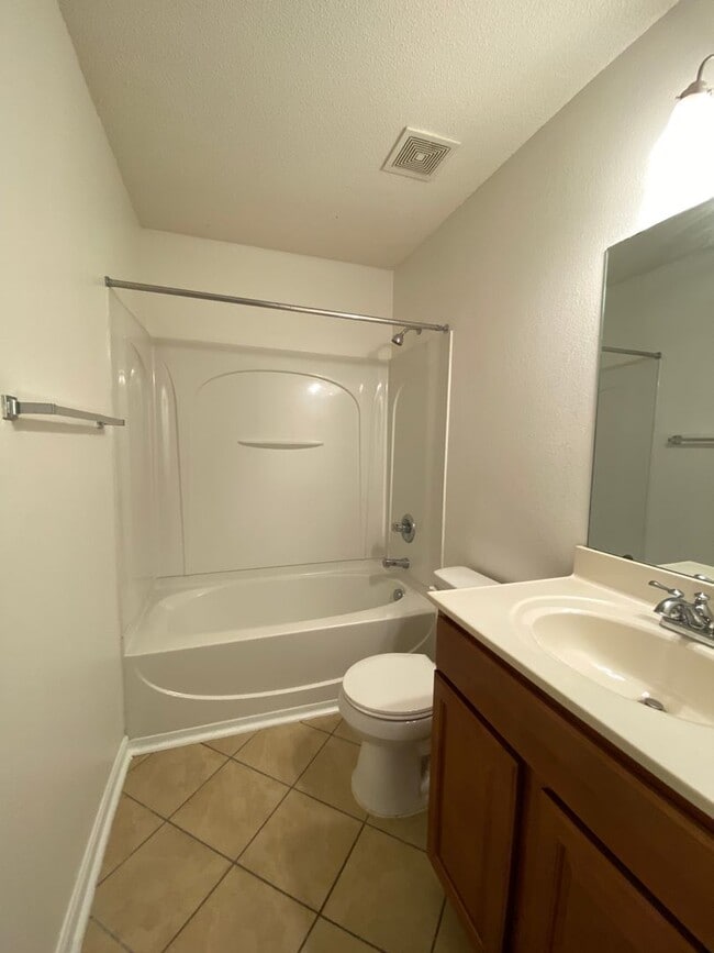 Building Photo - Adorable 3 Bedroom 3 Bath in Preston Green