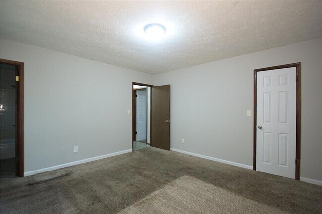 Building Photo - 2414 Leslie Brook Dr