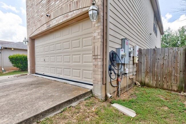 Building Photo - 6305 Roseborough Dr