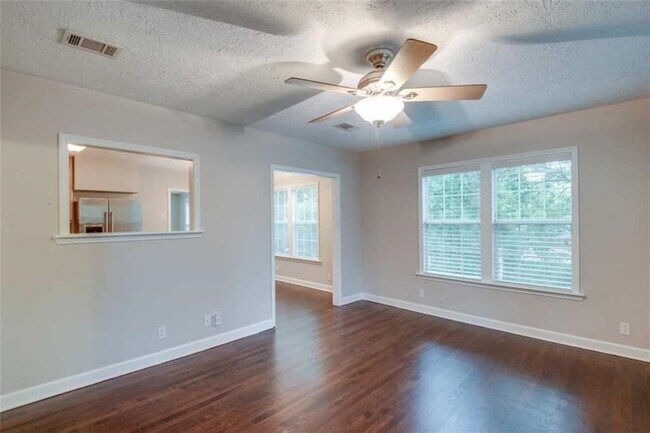 Building Photo - 2802 S 4th St