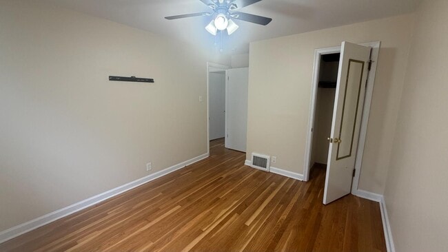 Building Photo - 1410 Akron Dr