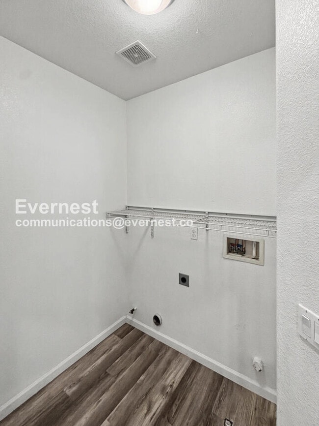 Building Photo - 1090 Azalea Ln