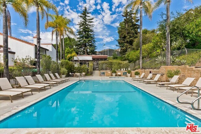 Building Photo - 17171 Palisades Cir