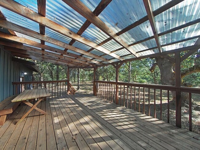 Building Photo - Peaceful and Private 3 Bedroom Home on 5 A...