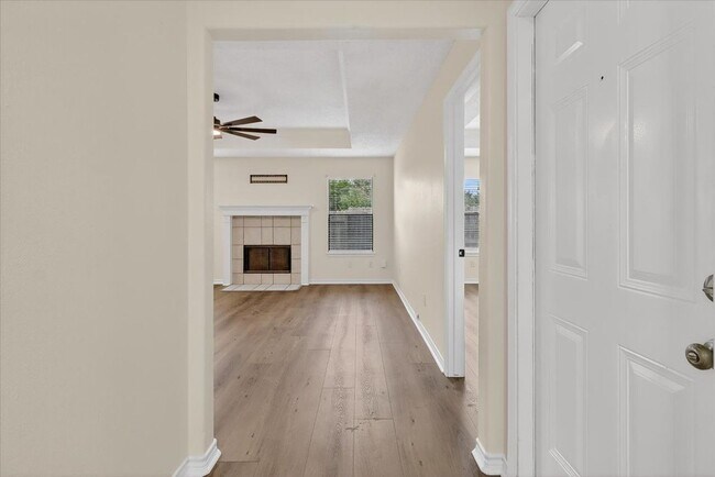 Building Photo - 4453 Lake George Dr