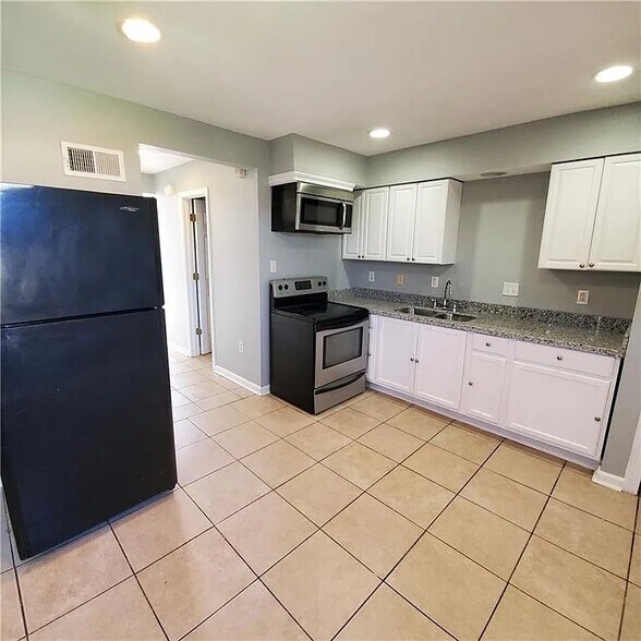 Building Photo - 307 E Liberaux St