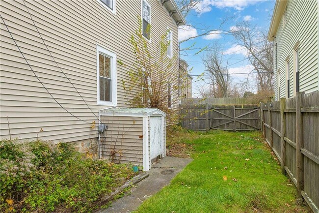 Building Photo - 427 Spring St