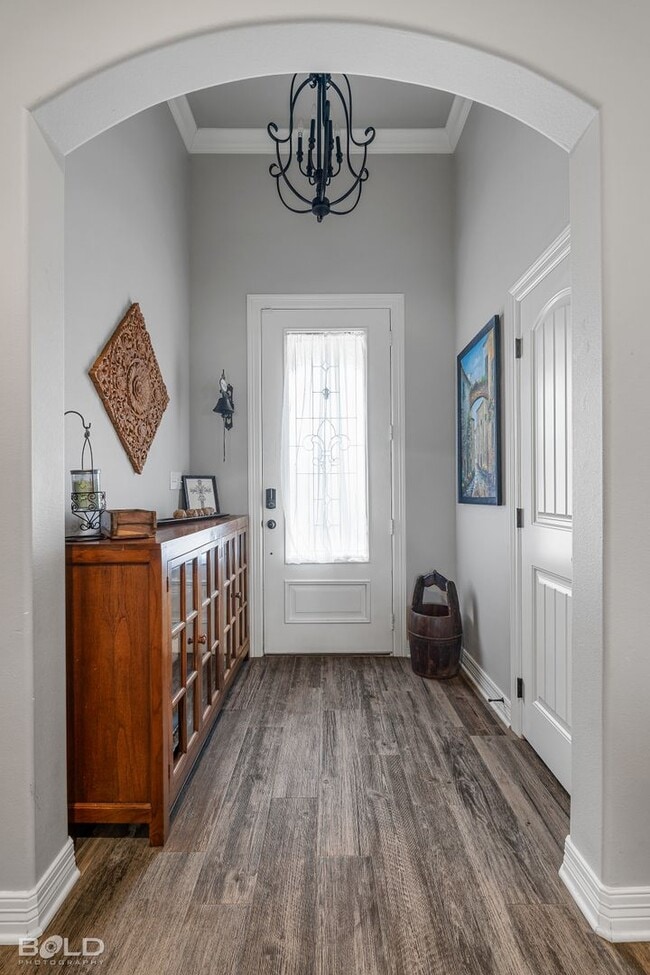 Building Photo - MOVE IN SPECIAL HALF OFF FIRST MONTHS RENT