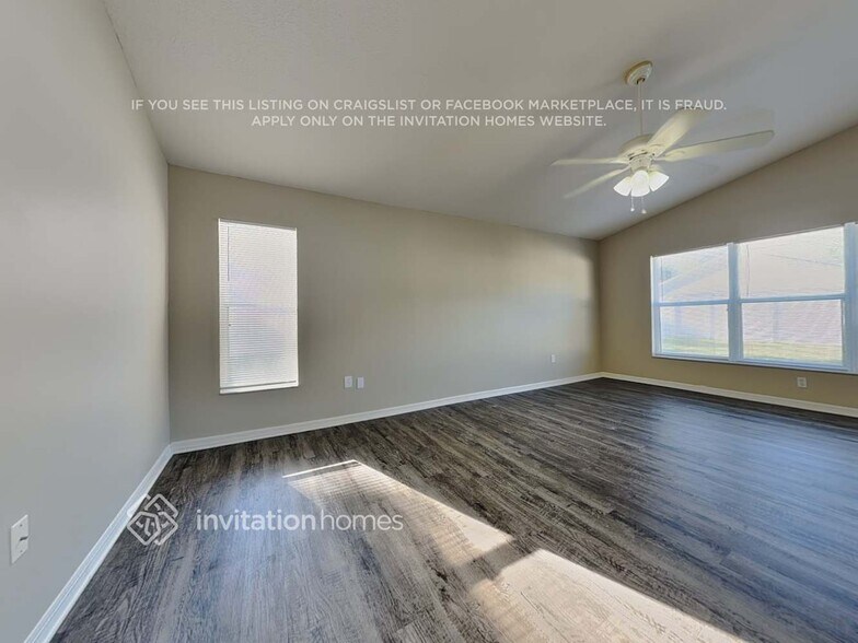 Building Photo - 28418 Meadowrush Way