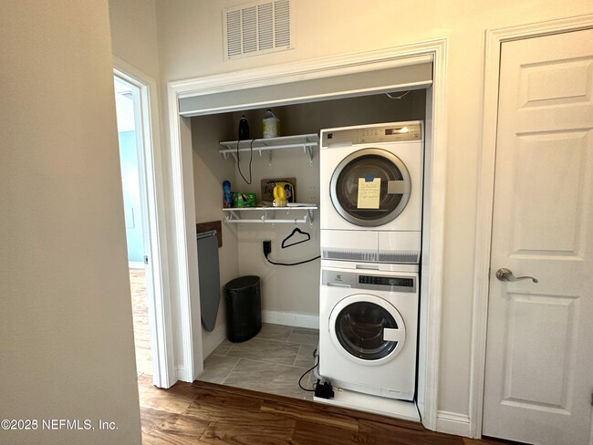 Building Photo - 4422 Capital Dome Dr