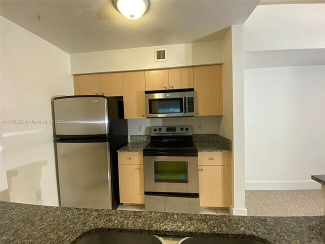 Building Photo - 2516 Centergate Dr