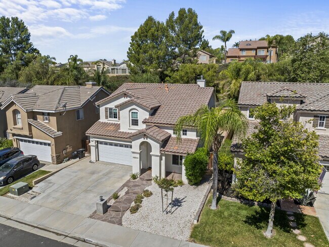 Building Photo - "Spacious 3-Bedroom Retreat with Modern Co...