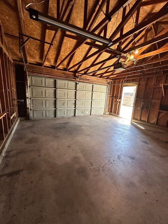 Building Photo - 1805 Chesapeake Ave