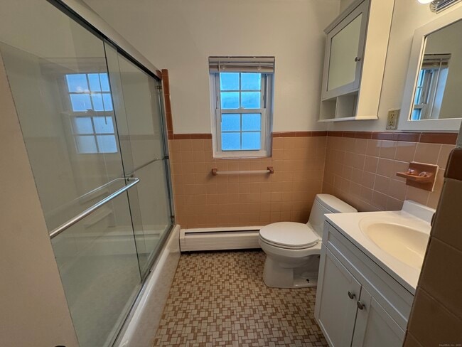 Building Photo - 14 Concord St