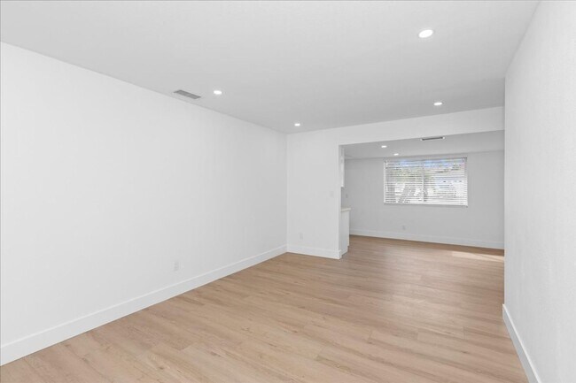 Building Photo - 6910 Eberhart St